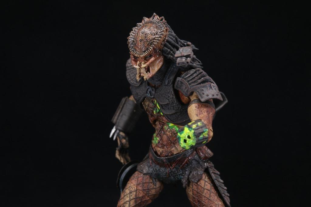 Figura Mcfarlane Toys City Hunter Predator Edición Battle Damage