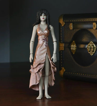 Figura NECA Puppet Master Leech Woman & Toulon's Puppet Case Versión Ultimate