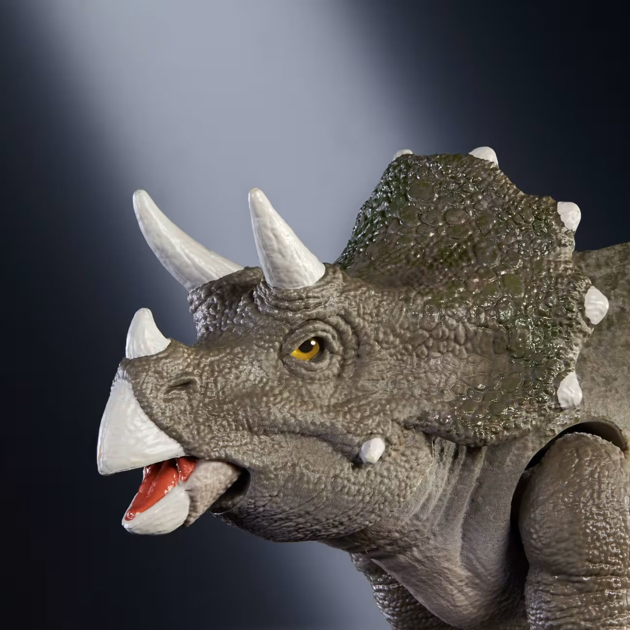 Figura Jurassic World Hammond Collection Triceratops Juvenil