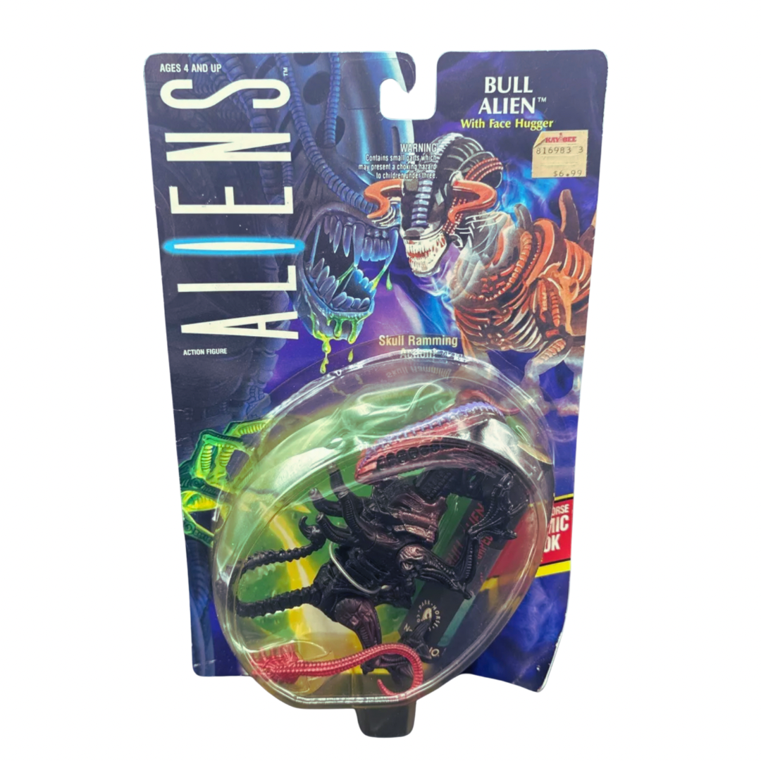 Kenner Aliens Bull Alien with facehugger & Skull Ramming Action