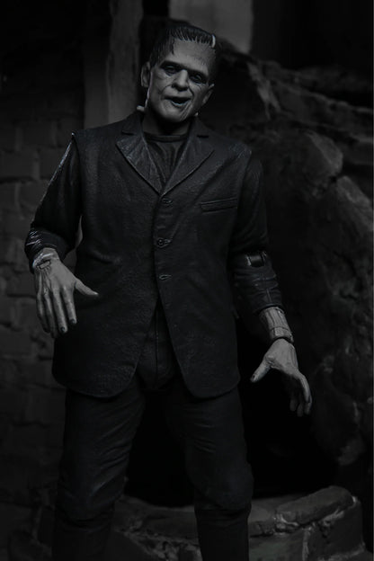 Figura NECA Universal Monsters Frankenstein Edición Blanco y Negro Versión Ultimate