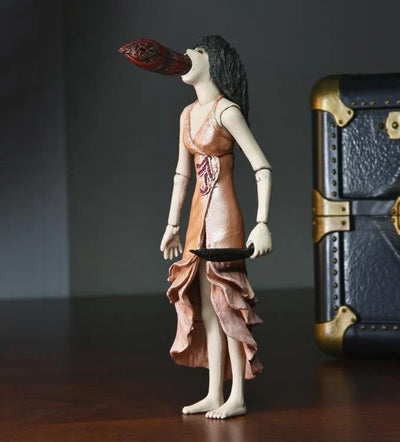 Figura NECA Puppet Master Leech Woman & Toulon's Puppet Case Versión Ultimate