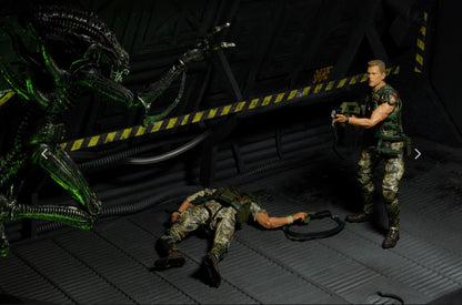 Figura NECA Aliens Serie 1 Xenomorph Warrior Versión Café