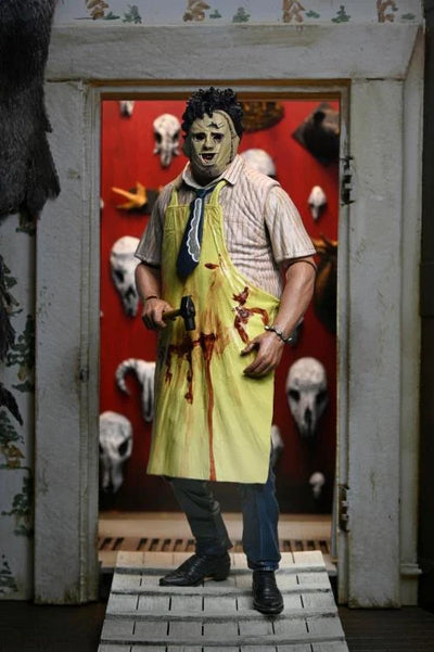 Figura NECA The Texas Chainsaw Massacre Leatherface Edición 50 Aniversario Versión Ultimate