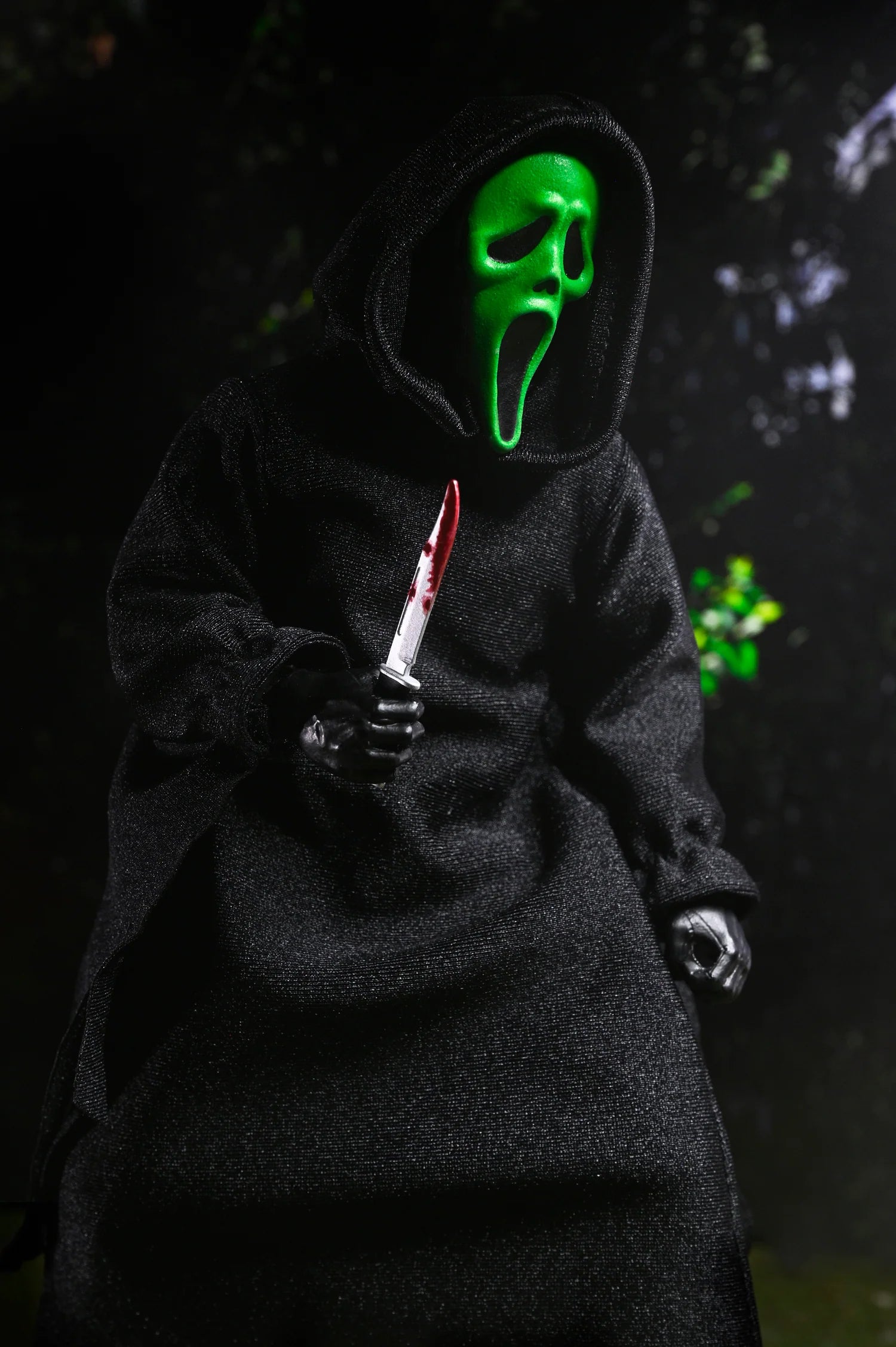 Figura NECA Ghostface The Icon of Halloween Edición Clothed