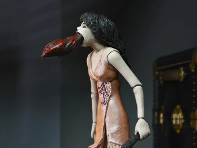 Figura NECA Puppet Master Leech Woman & Toulon's Puppet Case Versión Ultimate