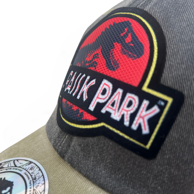 Gorra Jurassic Park Logo Clásico Rojo Gris/Beige Tipo Deslavada