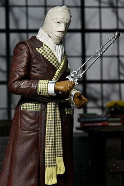 Figura NECA Universal Monsters The Invisible Man (Kemp House) Versión Ultimate