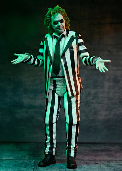 Figura NECA Striped Suit Beetlejuice Versión Ultimate