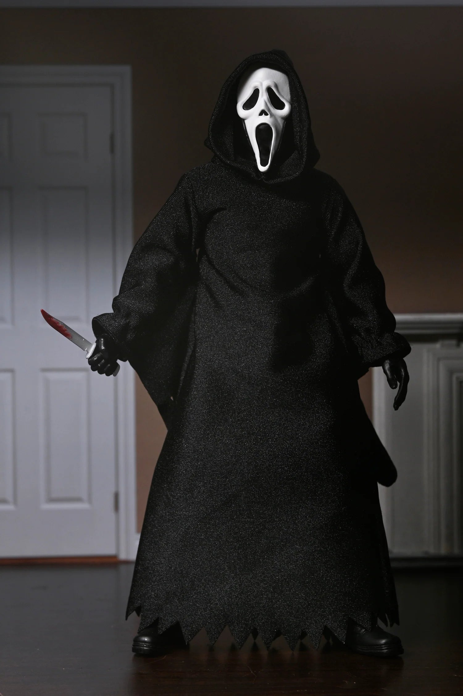 Figura NECA Ghostface The Icon of Halloween Edición Clothed