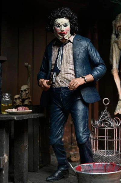 Figura NECA The Texas Chainsaw Massacre Pretty Woman Leatherface Edición 50 Aniversario Versión Ultimate