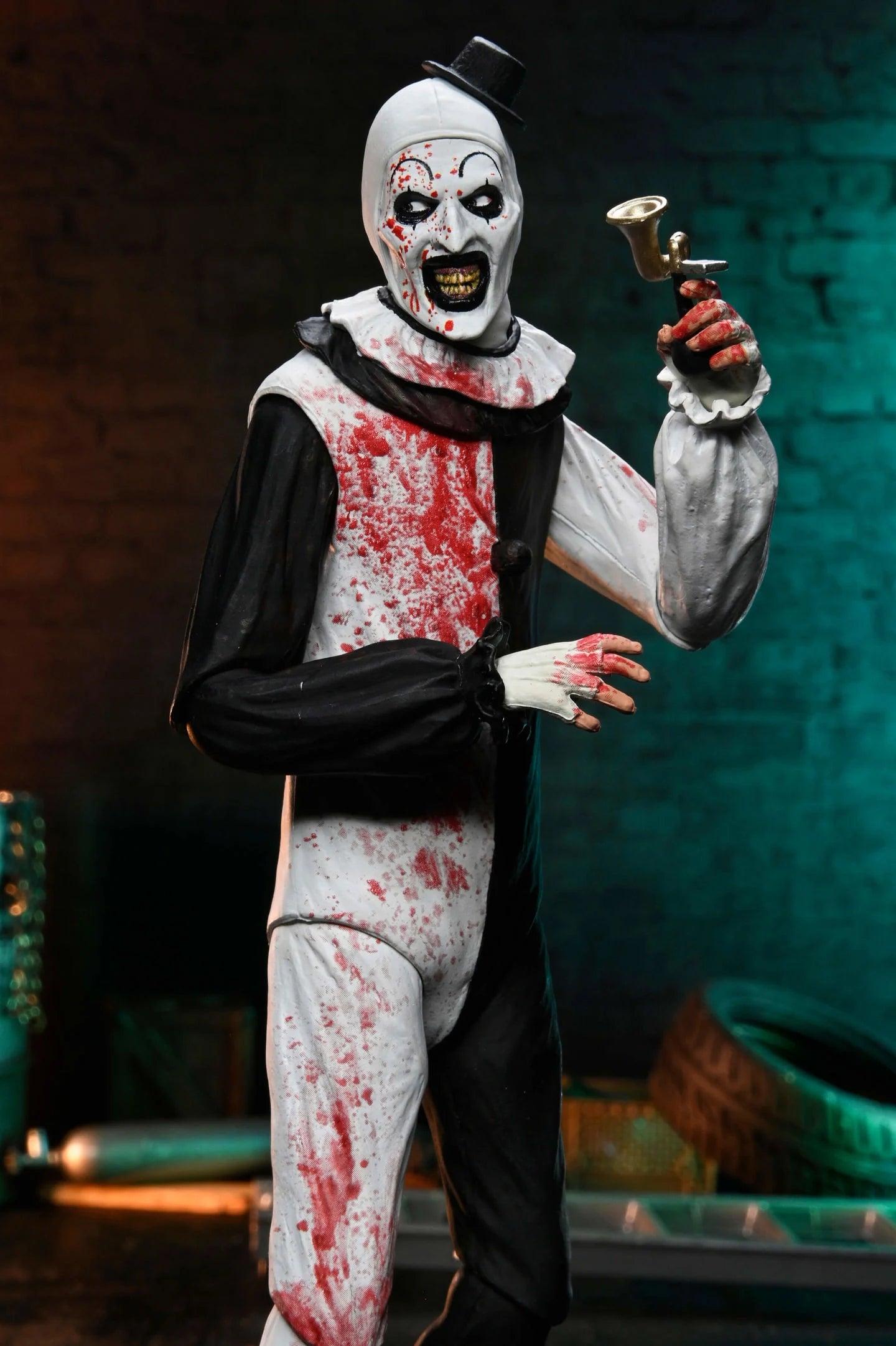 Figura NECA Terrifier ll Art The Clown (Blood Splattered) Versión Ultimate
