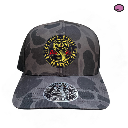 Gorra Cobra Kai Logo Camo Tipo Trucker Premium