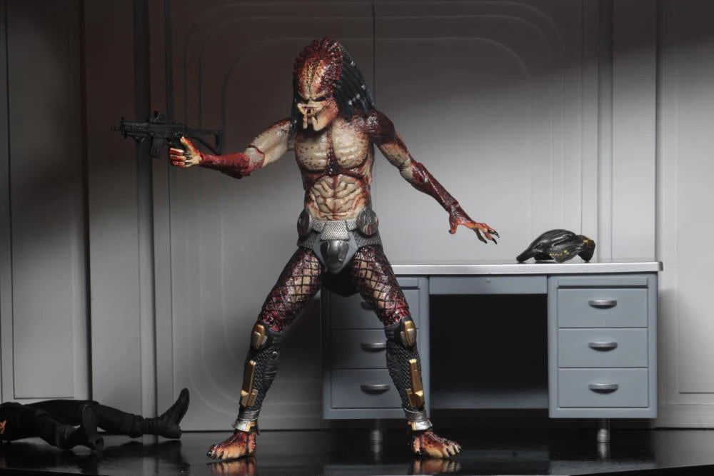 Figura NECA Fugitive Lab Escape Predator Versión Ultimate