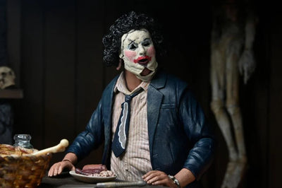 Figura NECA The Texas Chainsaw Massacre Pretty Woman Leatherface Edición 50 Aniversario Versión Ultimate