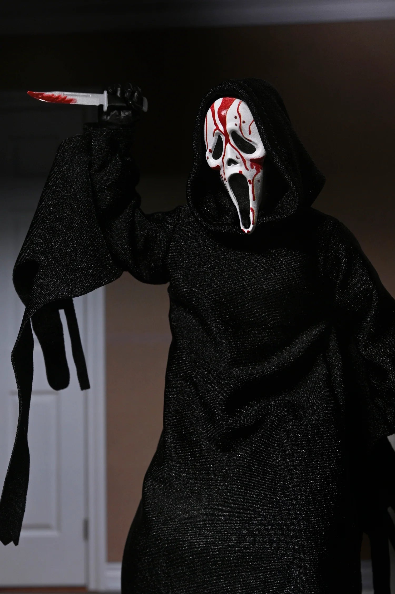 Figura NECA Ghostface The Icon of Halloween Edición Clothed