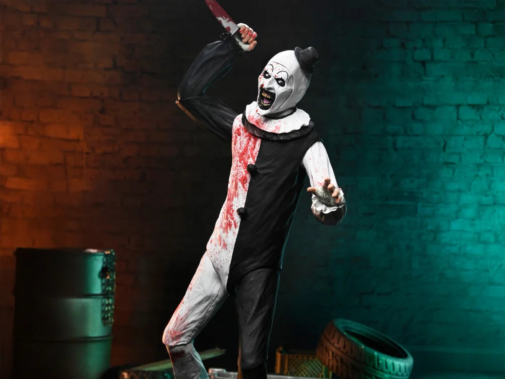Figura NECA Terrifier ll Art The Clown (Blood Splattered) Versión Ultimate