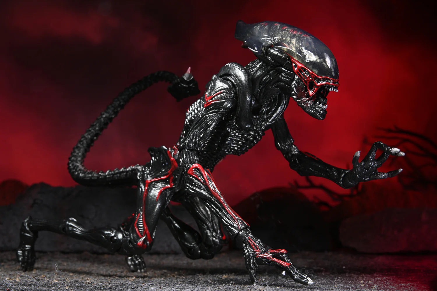 Figura NECA Tributo Kenner Night Cougar Alien Versión Ultimate
