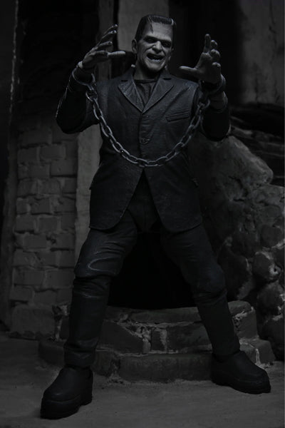 Figura NECA Universal Monsters Frankenstein Edición Blanco y Negro Versión Ultimate