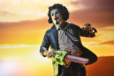 Figura NECA The Texas Chainsaw Massacre Pretty Woman Leatherface Edición 50 Aniversario Versión Ultimate
