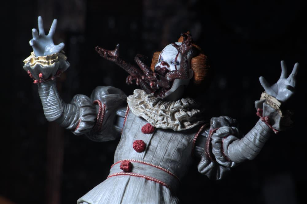 Figura NECA (2017) Pennywise The Dancing Clown Versión Ultimate
