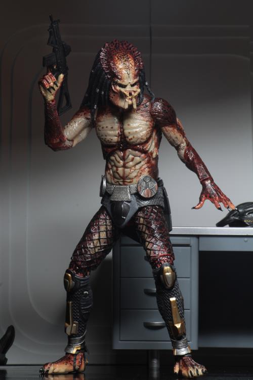 Figura NECA Fugitive Lab Escape Predator Versión Ultimate