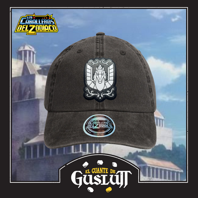 Gorra Los Caballeros del Zodiaco Caja de Pandora Pegaso Gris Tipo Deslavada