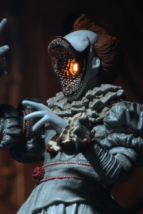 Figura NECA (2017) Pennywise The Dancing Clown Versión Ultimate