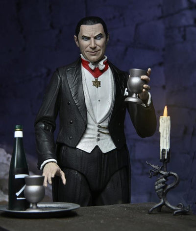 Figura NECA Universal Monsters Ultimate Dracula (Transylvania) Versión Ultimate
