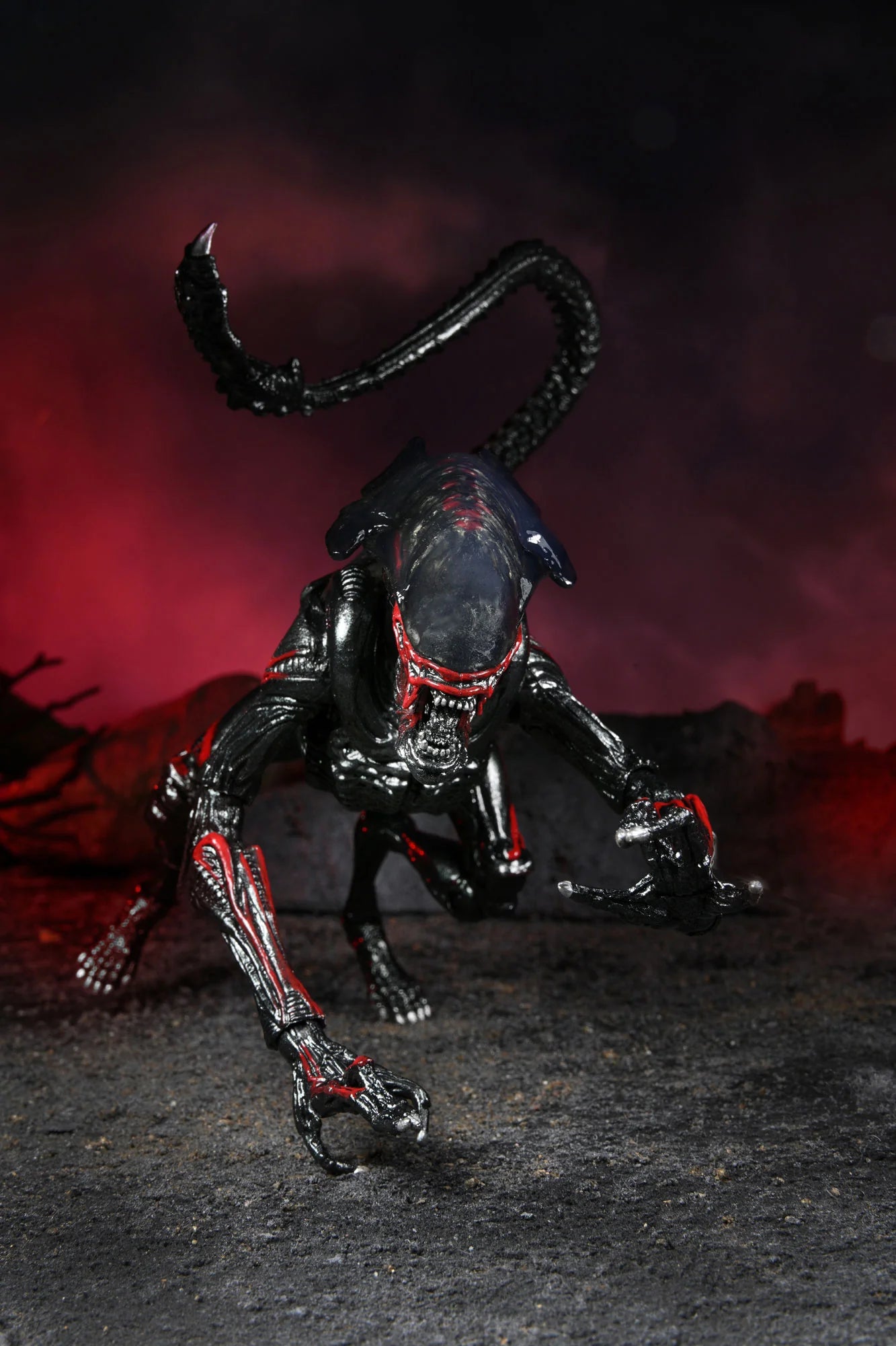 Figura NECA Tributo Kenner Night Cougar Alien Versión Ultimate