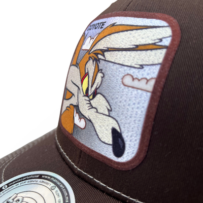 Gorra Looney Tunes Wile E. Coyote Café/Beige Tipo Trucker Premium