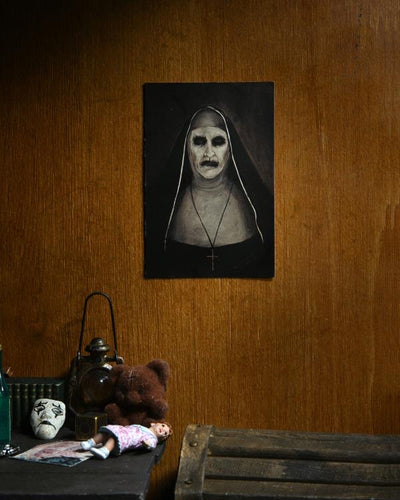 Figura NECA The Conjuring Universe Valak Versión Ultimate