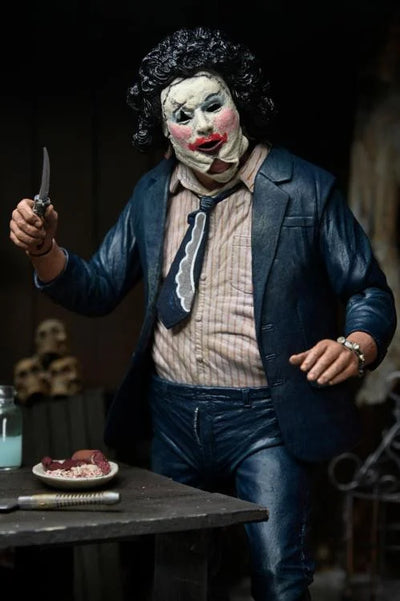 Figura NECA The Texas Chainsaw Massacre Pretty Woman Leatherface Edición 50 Aniversario Versión Ultimate