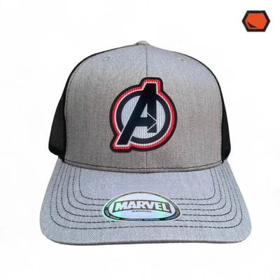 Gorra Marvel Avengers Classic Logo Gris/Negra Tipo Trucker Premium