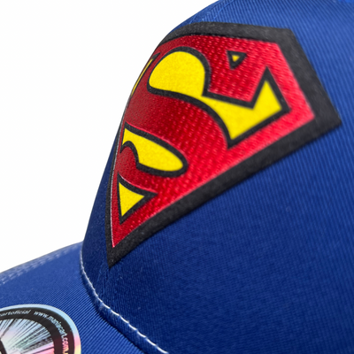 Gorra DC Comics Superman Logo Clásico Azul/Blanca Tipo Trucker Premium