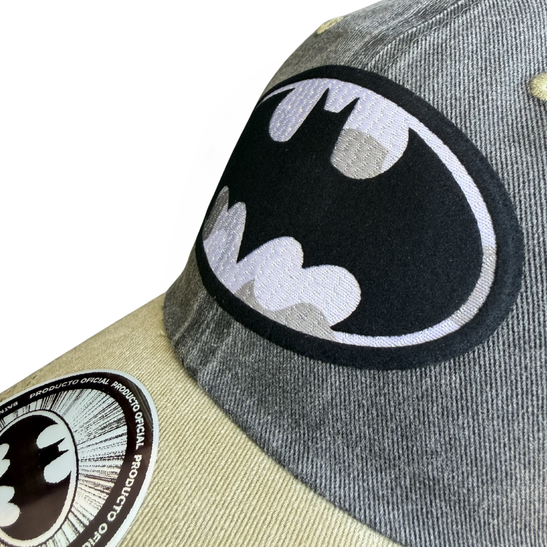 Gorra DC Comics Batman Camo Logo Gris/Beige Tipo Deslavada
