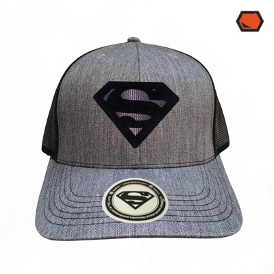 Gorra DC Comics Superman Black Logo Gris/Negra Tipo Trucker Premium