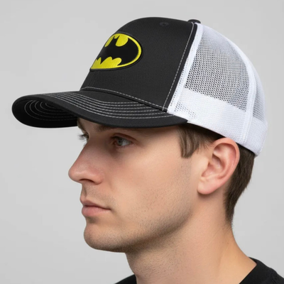 Gorra DC Comics Batman Classic Logo Clásico Negra/Blanca Tipo Trucker Premium