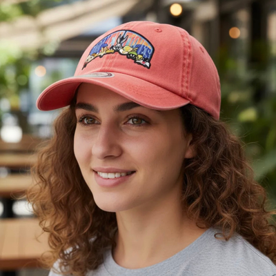 Gorra Looney Tunes That’s all folks Coral Tipo Deslavada