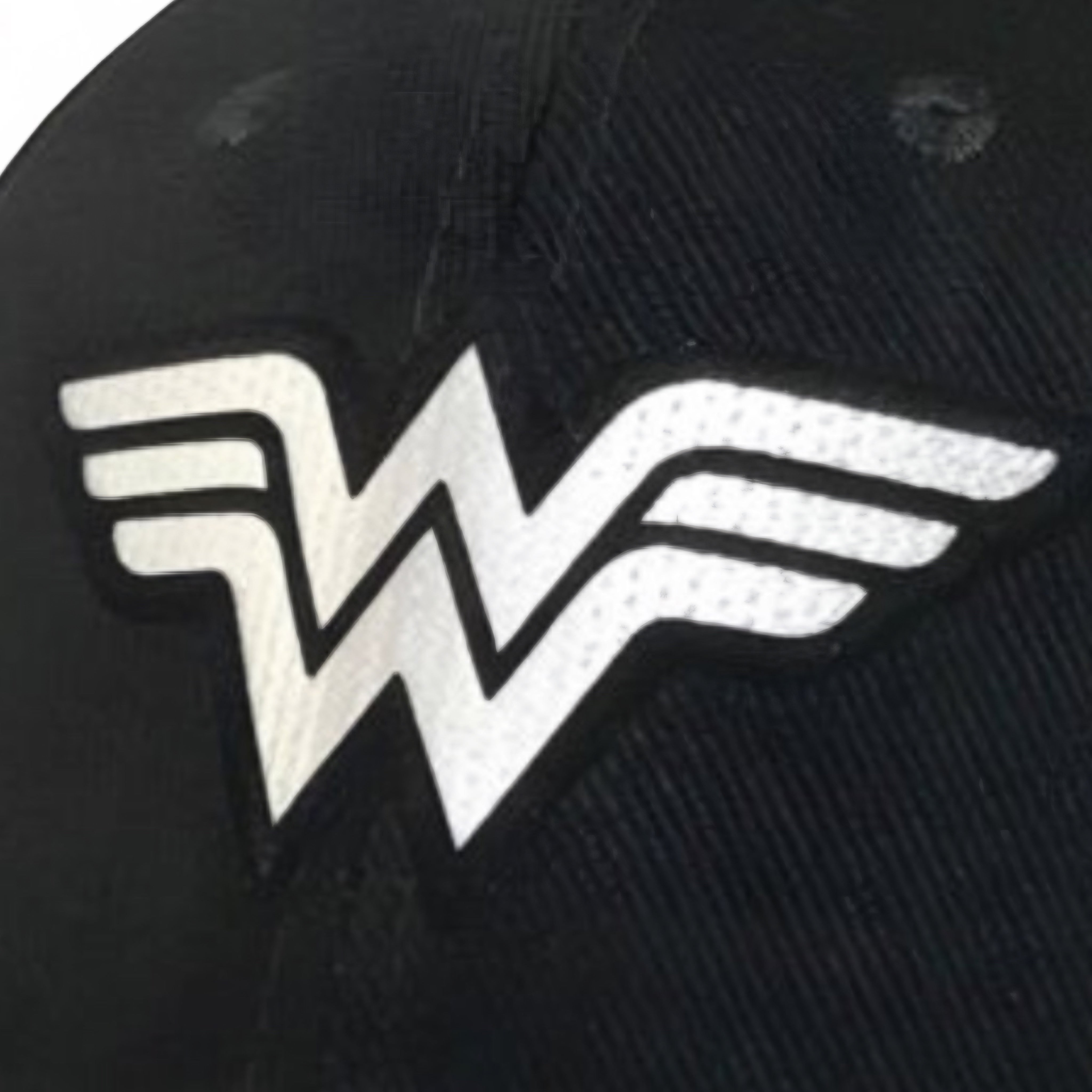 Gorra DC Comics Wonder Woman “Black & White” Negra