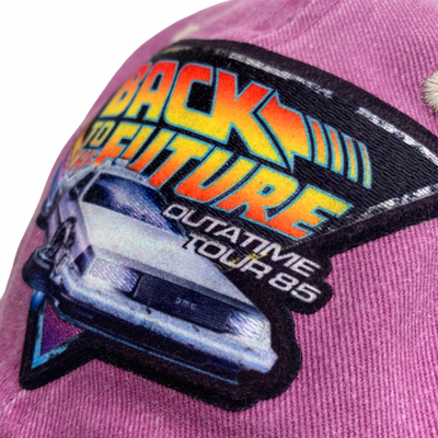 Gorra Back to the Future Outatime Tour 85 Uva/Beige Tipo Deslavada
