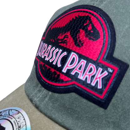 Gorra Jurassic Park Logo Clásico  Rojo Verde/Beige Tipo Deslavada