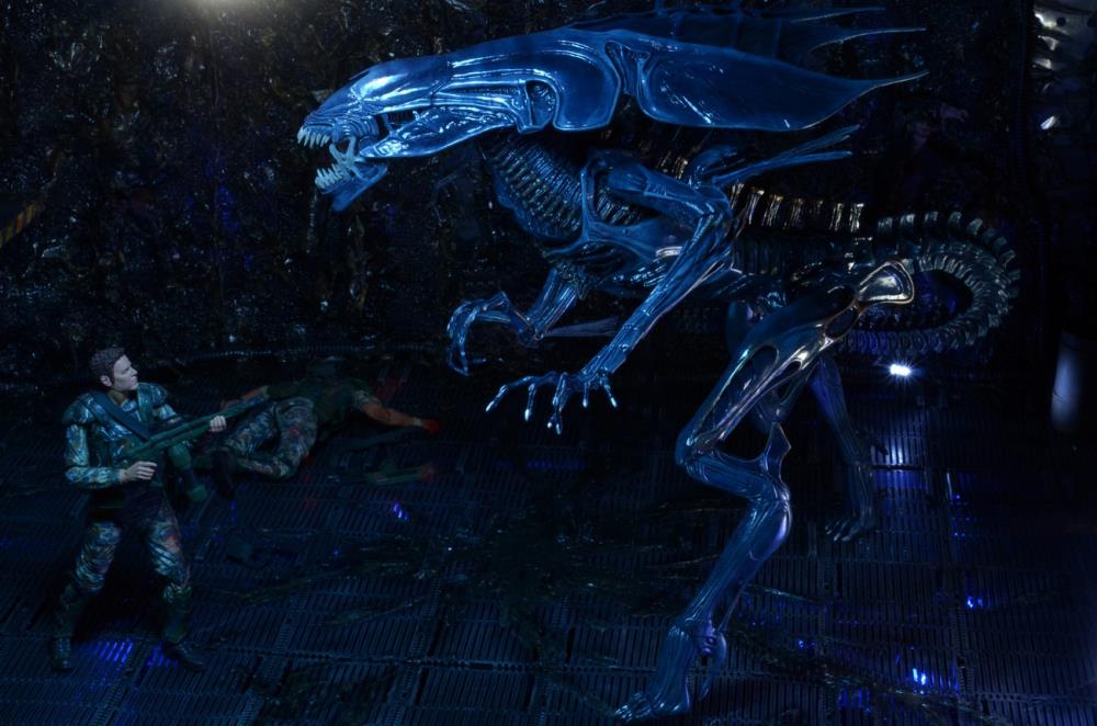 Figura NECA Aliens Xenomorph Queen Versión Ultra Deluxed