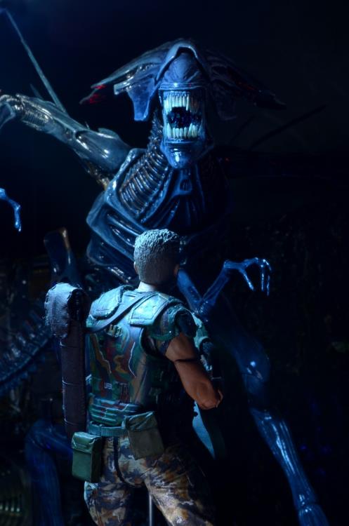 Figura NECA Aliens Xenomorph Queen Versión Ultra Deluxed