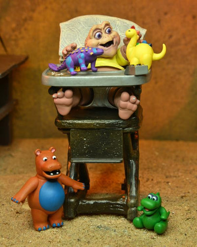 Figura NECA Dinosaurs Baby Sinclair Versión Ultimate