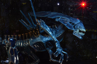 Figura NECA Aliens Xenomorph Queen Versión Ultra Deluxed