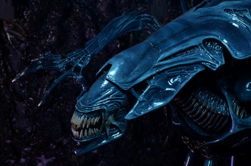 Figura NECA Aliens Xenomorph Queen Versión Ultra Deluxed