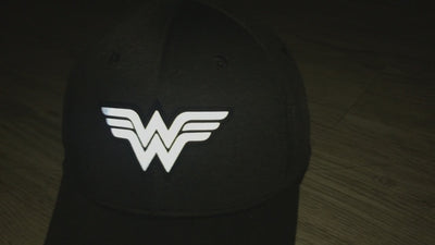 Gorra DC Comics Wonder Woman Reflective Logo Premium Flex Fit