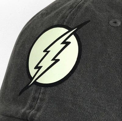 Gorra DC Comics Flash Logo con efecto de brillo en la oscuridad Gris Tipo Deslavada