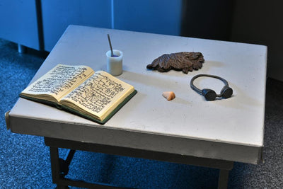 Figura NECA Universal Monsters Invisible Man Versión Ultimate